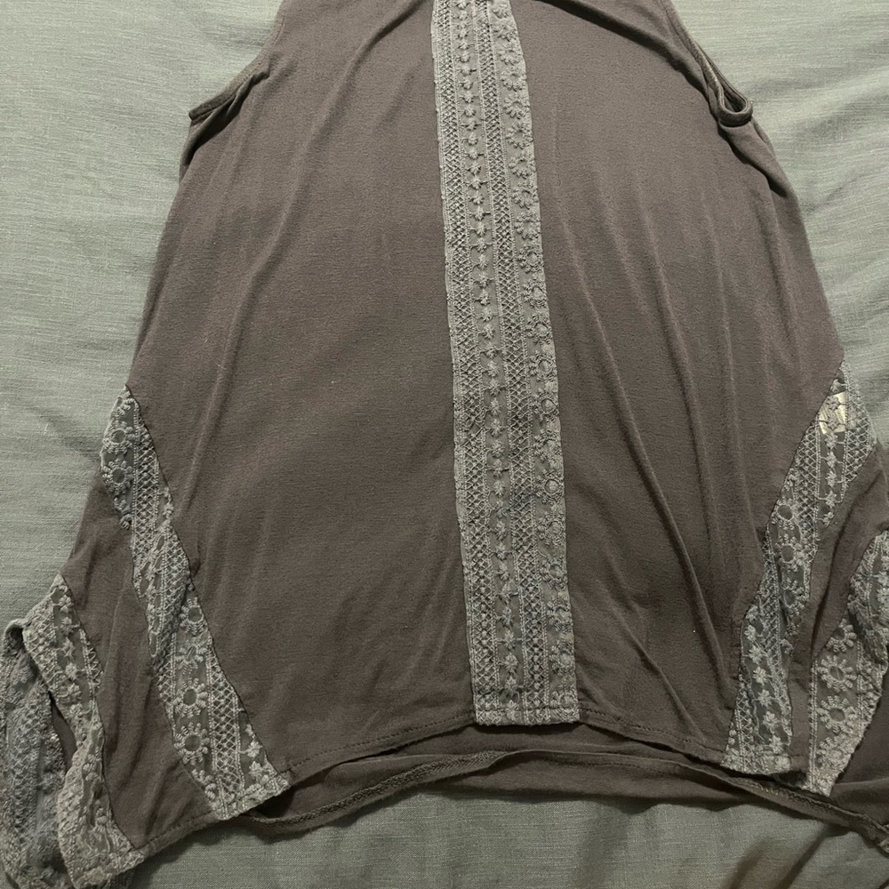 Boutique yak N yeti tank top with lace details